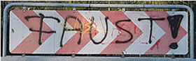 Schild mit Aufschrift FAUST